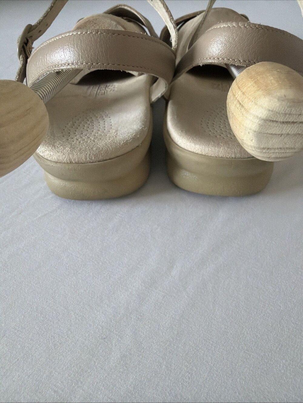 SAS Leather Comfort Sandals Womens Sz 9.5 W Wide Tan Adjustable Low Heel USA EUC - Picture 5 of 13